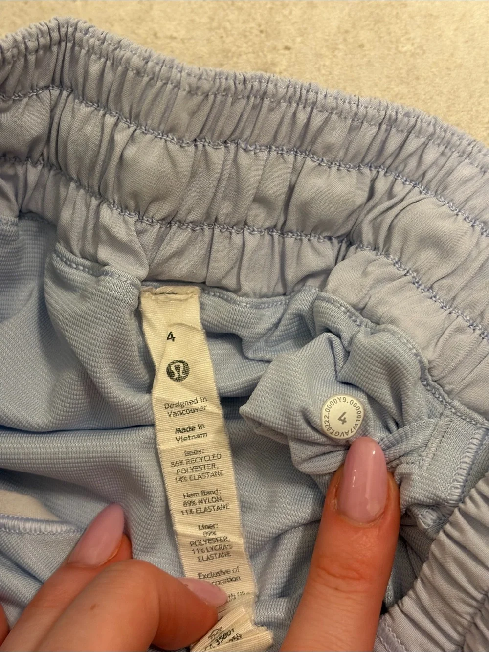 Lululemon 4” Hotty Hot Shorts • periwinkle • size 4